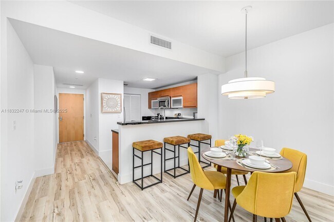Photo - 253 NE 2nd St Unidad 1606