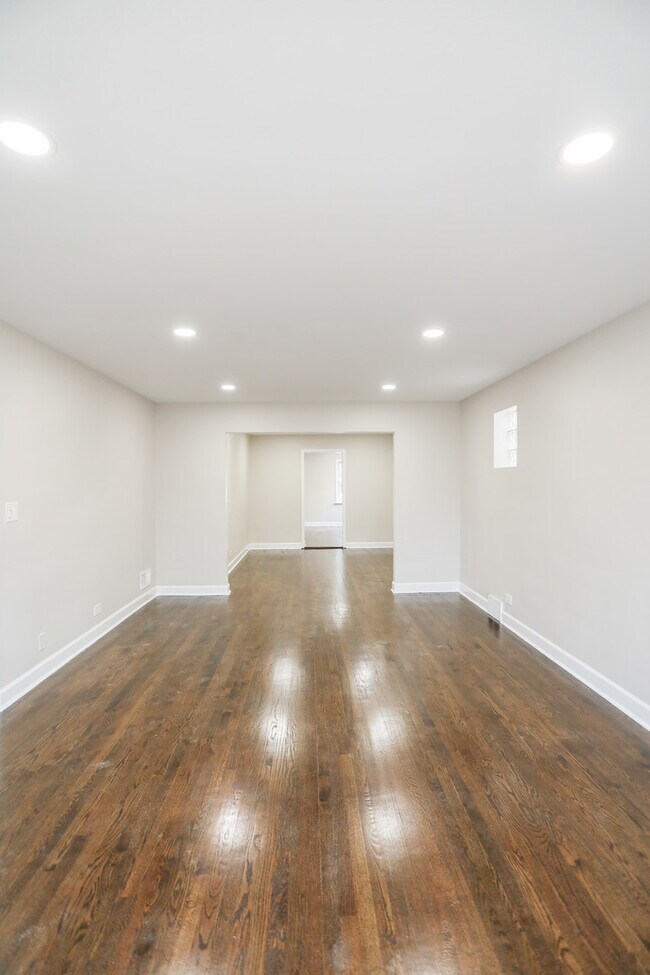 Photo - 3126 W Chase Ave