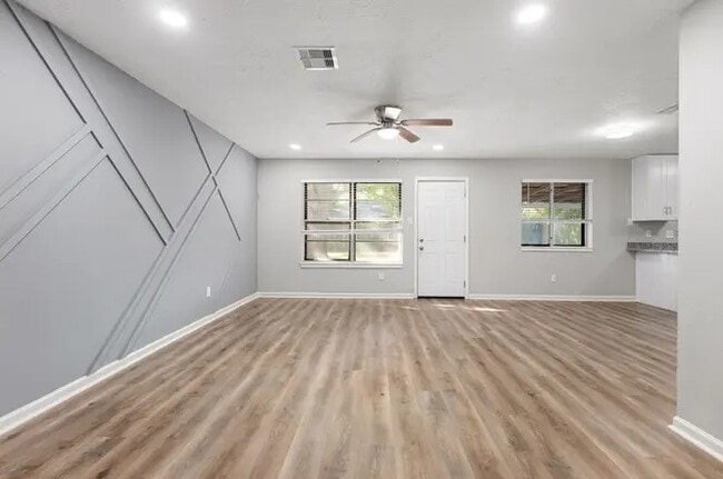 Photo - 9806 Thrush St