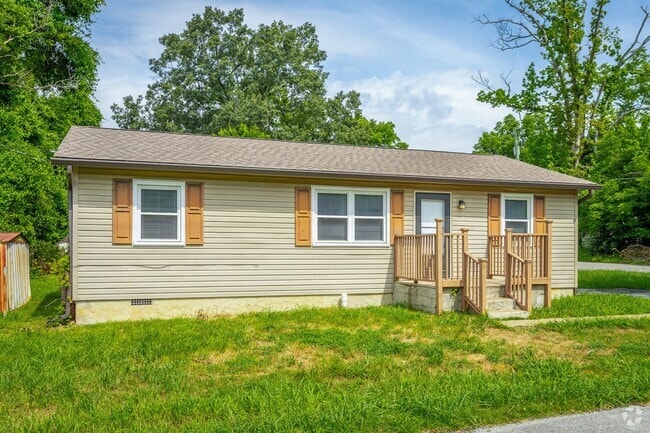 Building Photo - Charming home now available for rent in Ch...