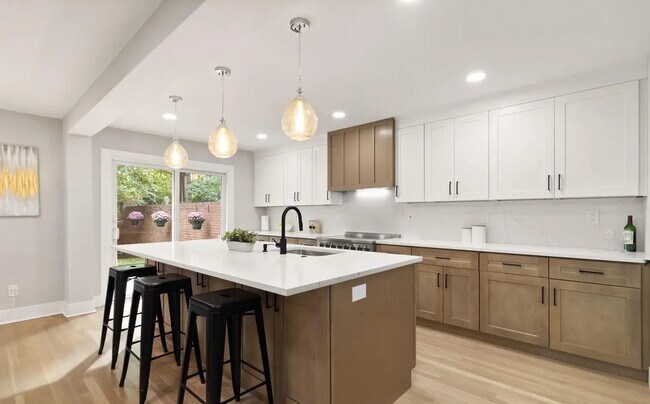 Photo - 3920-3912 12th St S