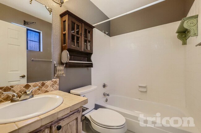 Photo - 18633 N 15th St