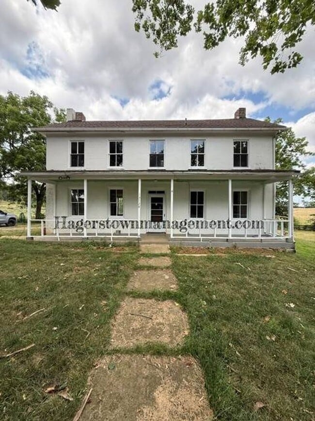 Building Photo - Farmhouse in Clear Spring