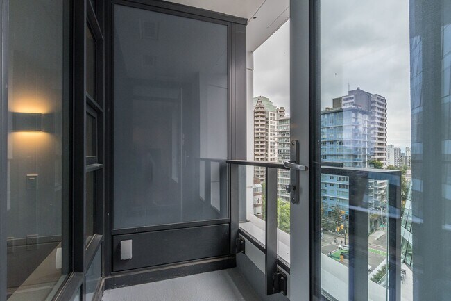 Photo - 1289 Hornby St