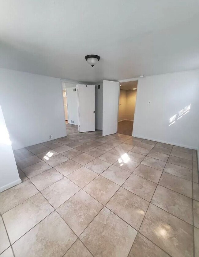 3 Bedroom/1 Bath Garden Level Duplex for J... Townhome Townhome