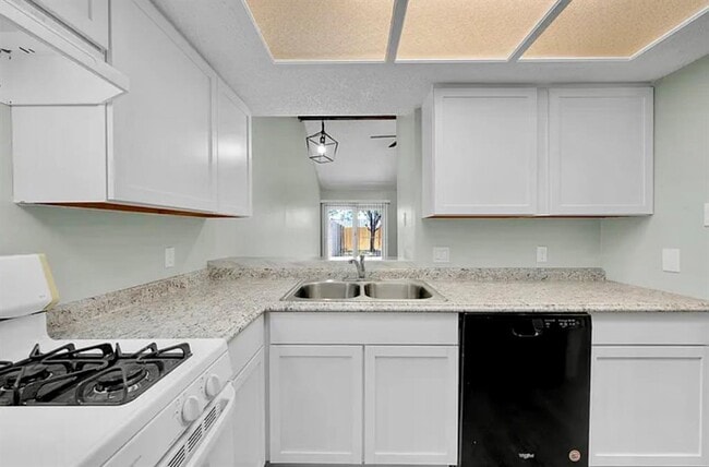 Photo - 16009 Stoneham Cir