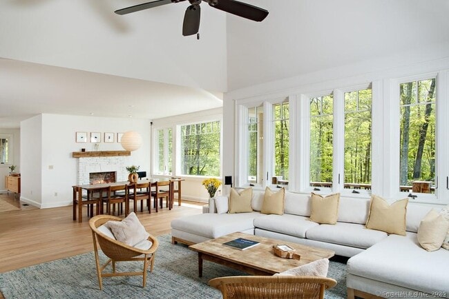 Photo - 121 Quaker Hill Rd