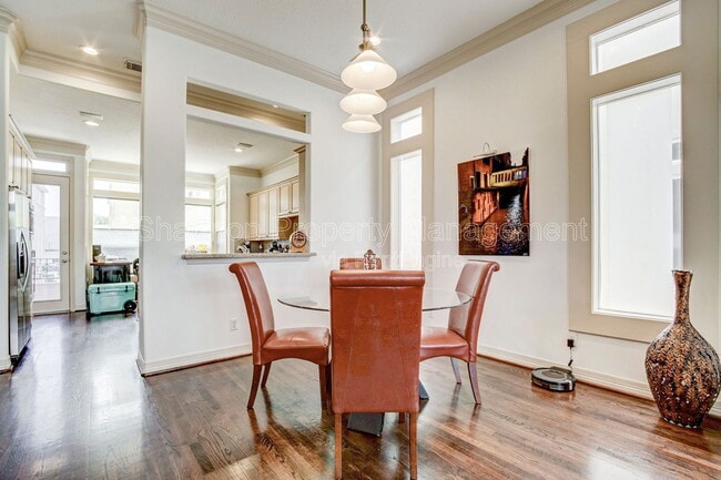 Photo - 1515 Hyde Park Blvd