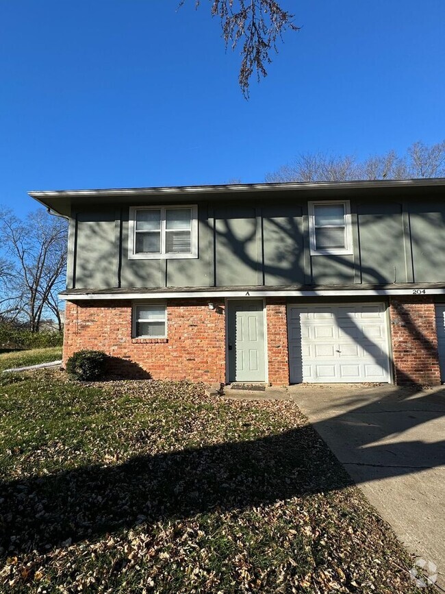 Building Photo - 3/1.5 Duplex in Lee's Summit Rental