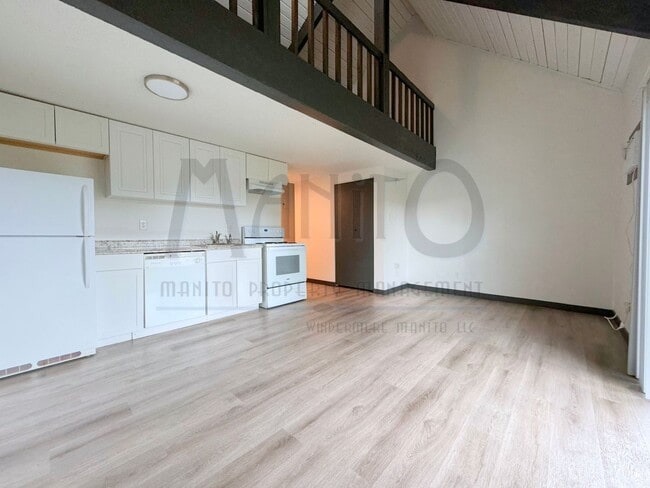 Building Photo - Charming Bungalow Unit #11