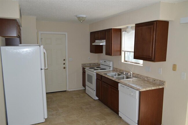 Photo - 9023 Sawtooth Ln