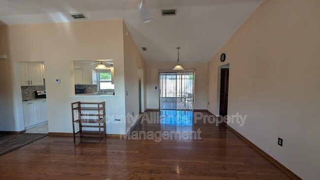 Photo - 3441 Thunderbird Ave