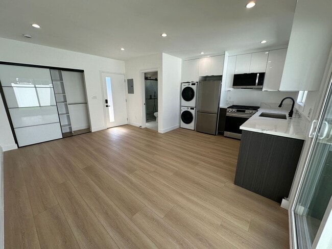 Photo - 6700 Noble Ave Apartment Unit 6700 1/2 Noble