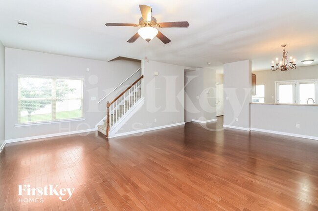 Photo - 850 Riverdance Dr