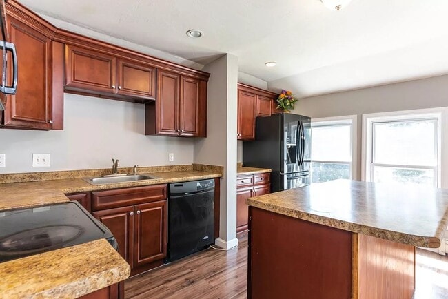 Photo - 554 Lake Ave Apartamentos Unidad Upstairs