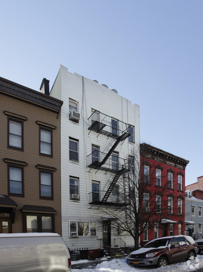 Photo - 202 Kent St