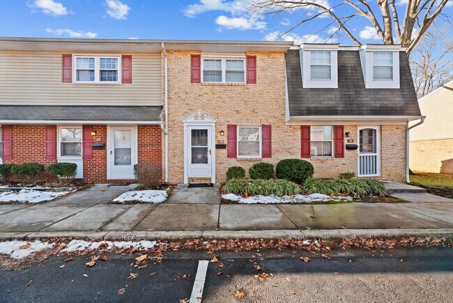 Building Photo - 2 bed Townhome in Annapolis in Hilltop Village