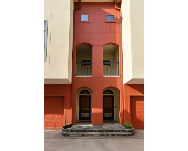 Photo - 404 Parker St