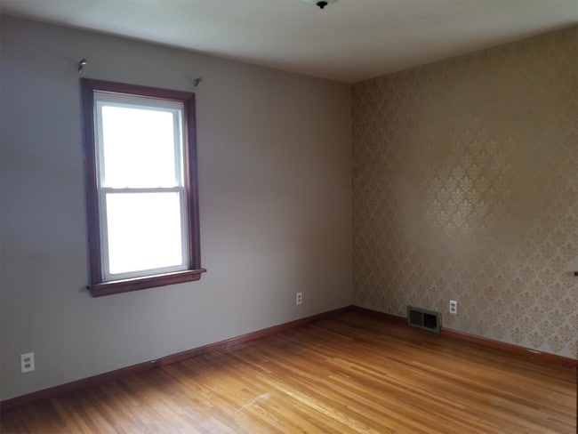 Photo - 711 E 5th St