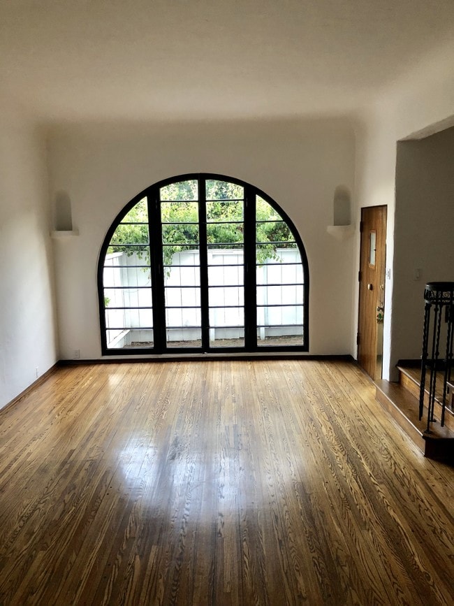 Building Photo - 1515 N Hayworth Ave Unit 1515.5