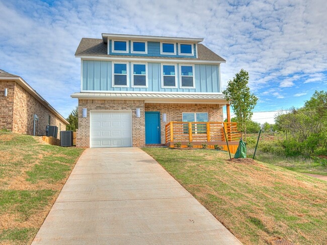 Photo - 341 E 7th St