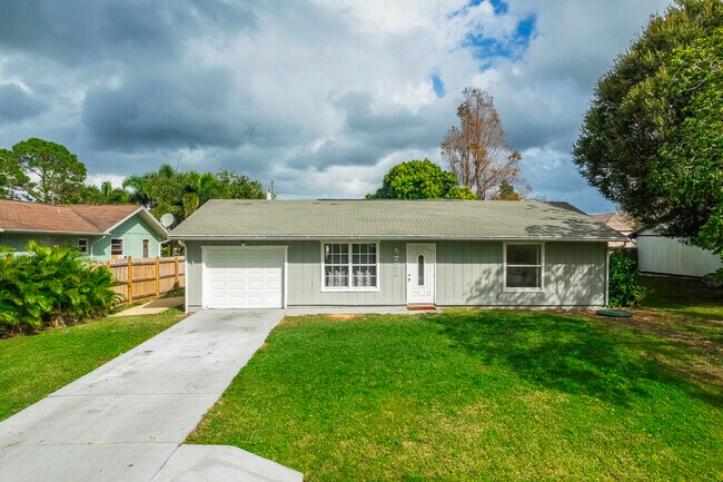 Photo - 733 SE Academy Ln