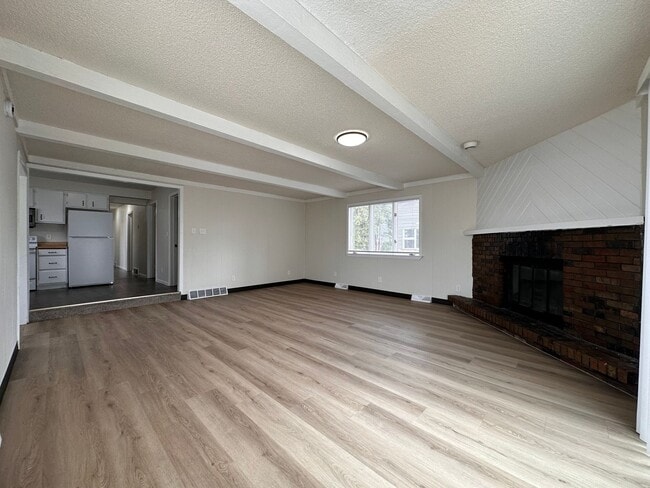 Building Photo - 733 1st St