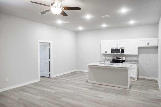 Photo - 2610 Roman Ln