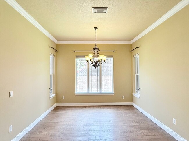 Photo - 2610 Caldwell Cir