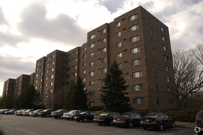 Building Photo - Towers of Edgewater Rental