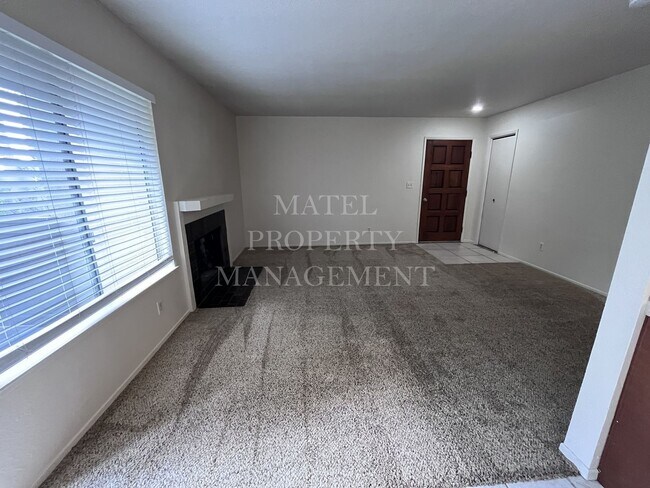 Photo - COLO370 Unit 1