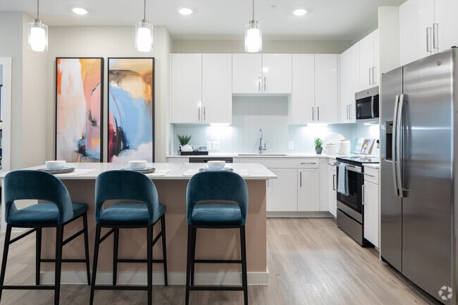 2BR, 2BA - 987SF