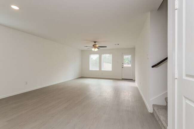 Photo - 16006 Tallis Dr