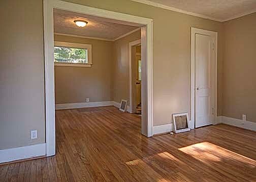 Dining Room - Daisy Terrace