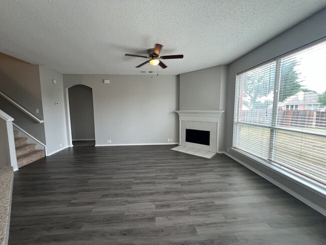 Photo - 2805 Crater Lake Ln