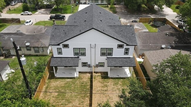 Photo - 5126 Lyndhurst Dr