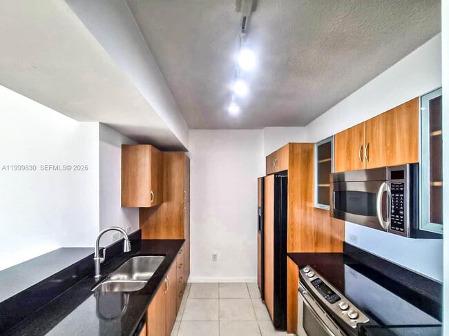 Building Photo - 2775 NE 187th St Unit 513