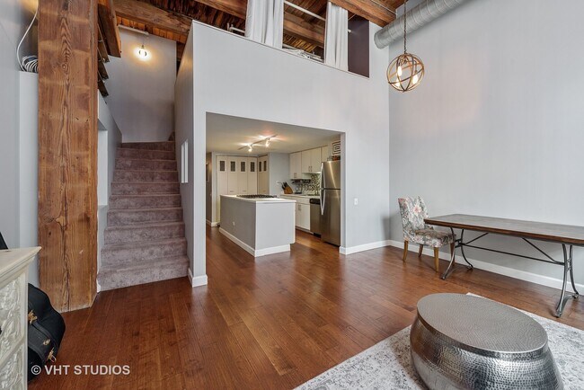 Photo - 1727 S Indiana Ave Unit 111