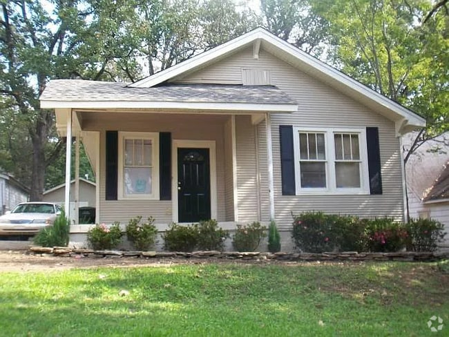 Building Photo - 123 N Elm St Rental