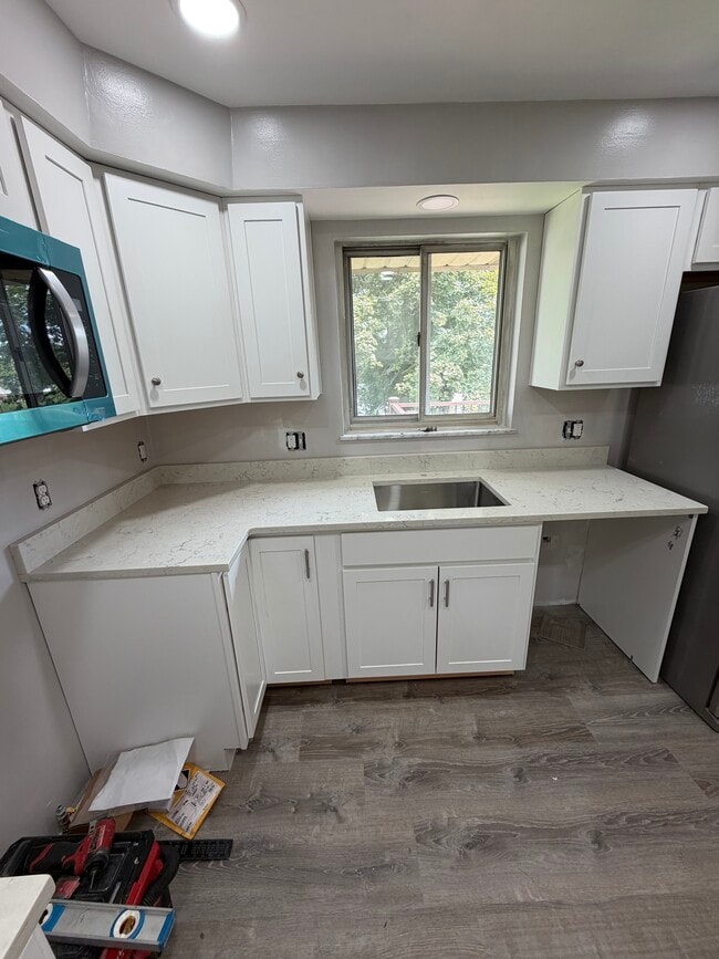 New kitchen - 421 Wyndhurst Dr