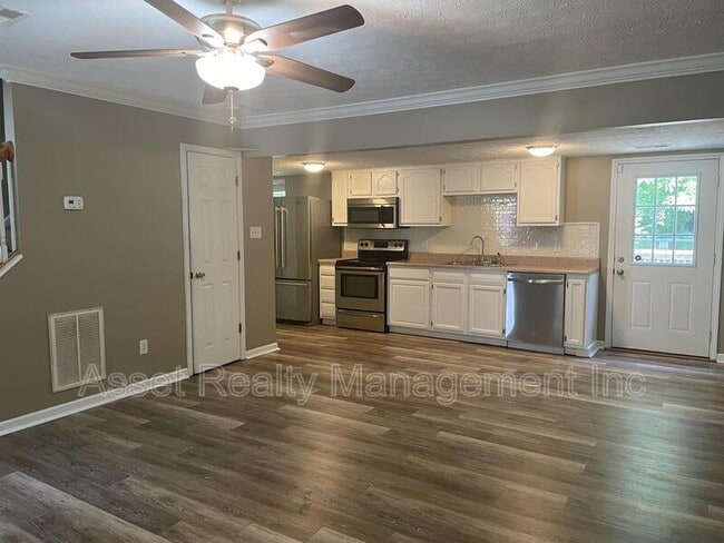 Photo - 645 Cornerbrook Ln