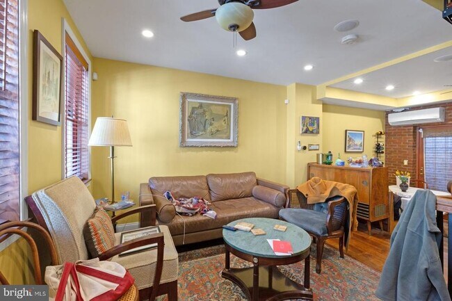 Photo - 928 Irving St