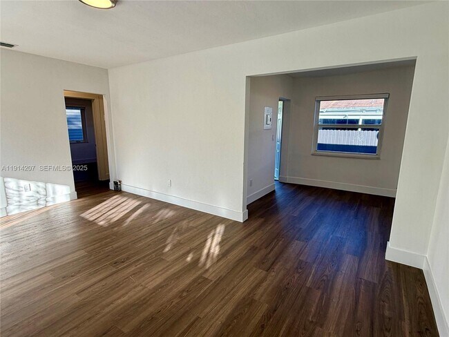 Photo - 115 NW 118th St Unidad 2