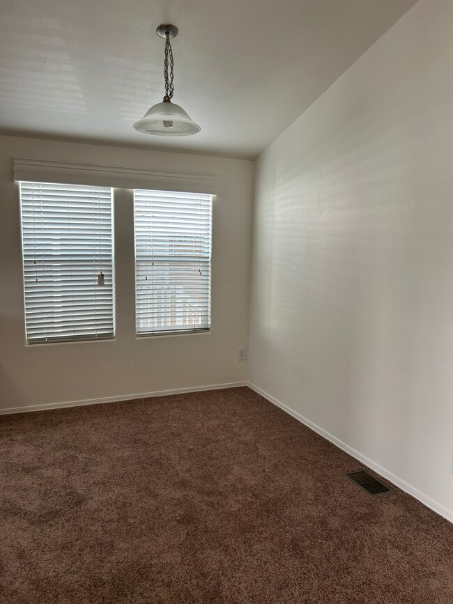 #80 dining area