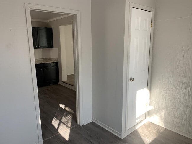 Photo - 3633 Mistletoe Ave