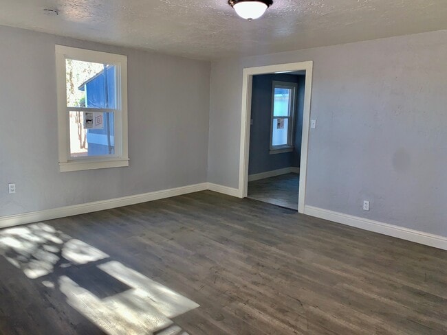 Photo - Spacious 3 bedroom 1 bath