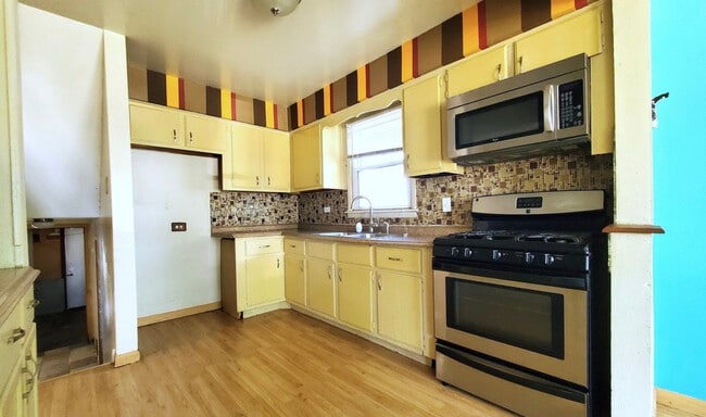 Photo - 14424 Sanderson Ave