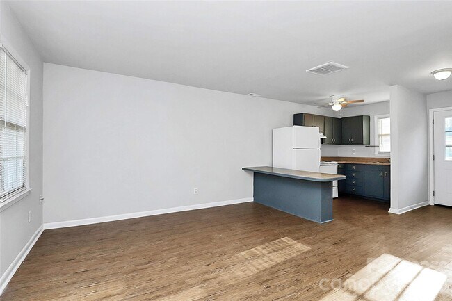 Photo - 4220 Castleton Rd