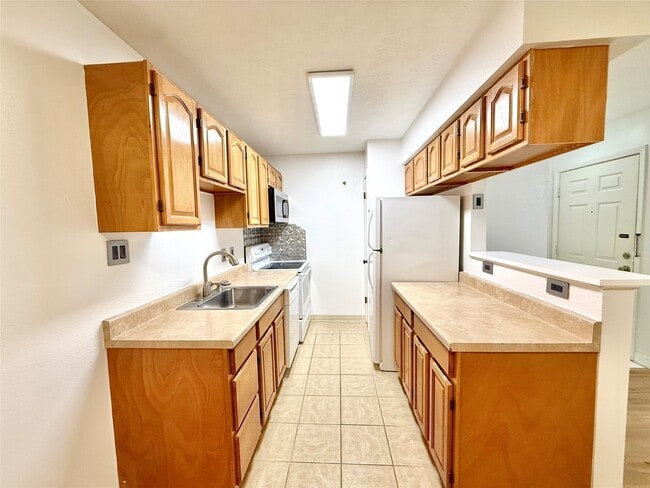 Building Photo - 2750 Holly Hall St Unit 504