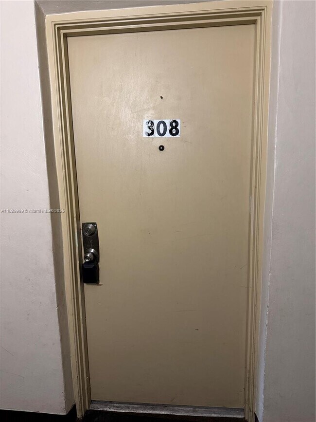 Photo - 4046 NW 19th St Unidad 308